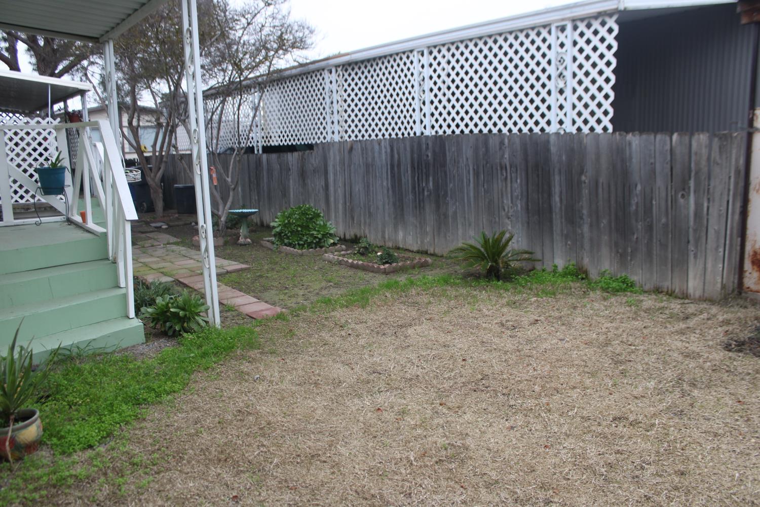 852 E Grangeville Blvd #83, Hanford, CA 93230