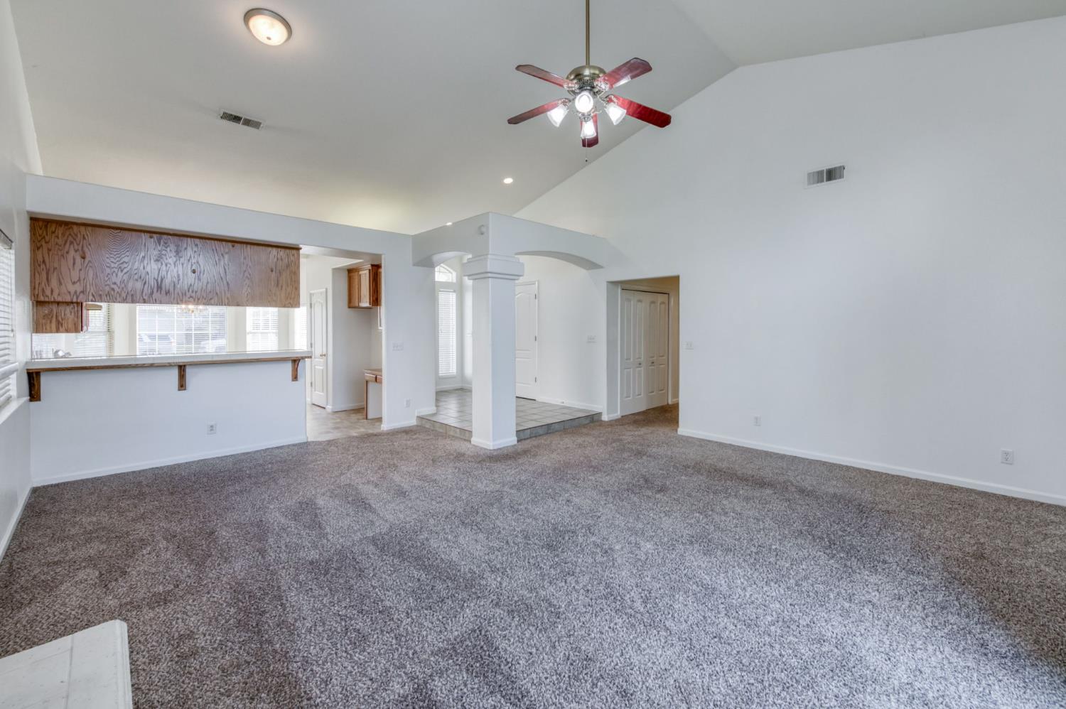 612 Hanson Ave, Clovis, CA 93611