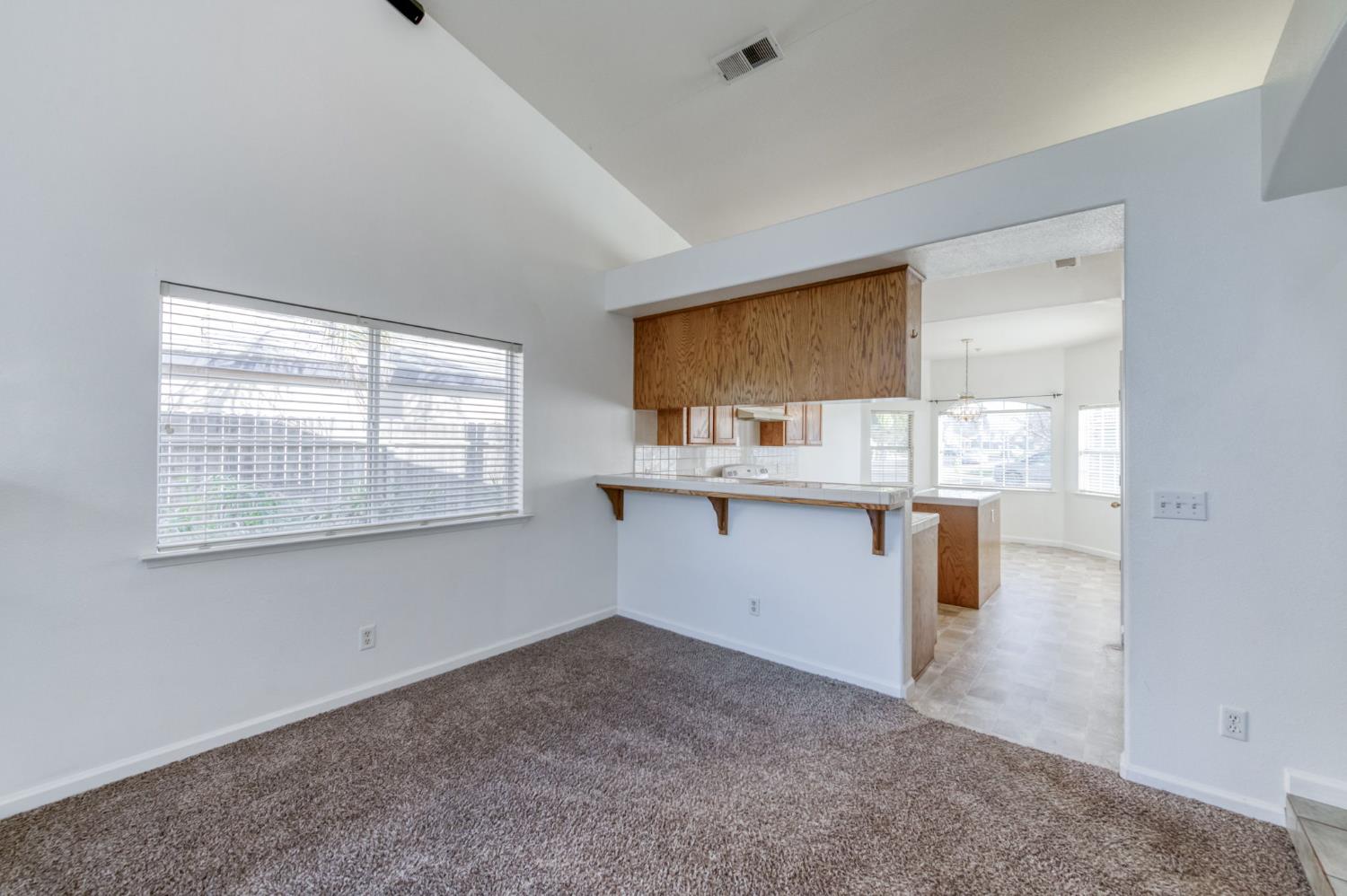 612 Hanson Ave, Clovis, CA 93611