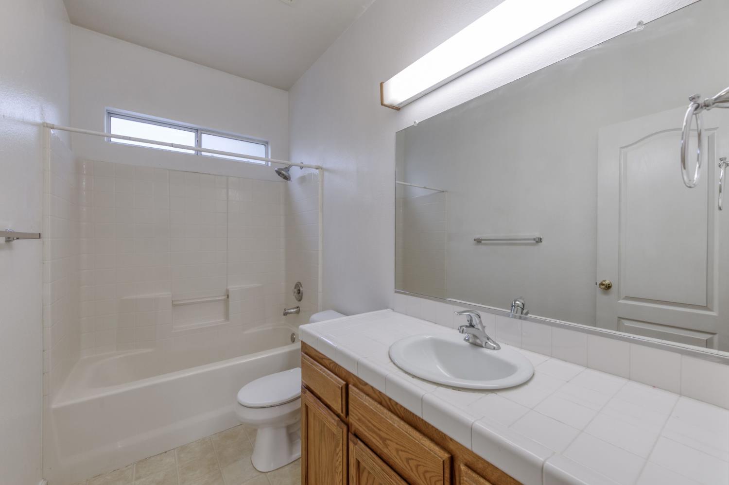 612 Hanson Ave, Clovis, CA 93611