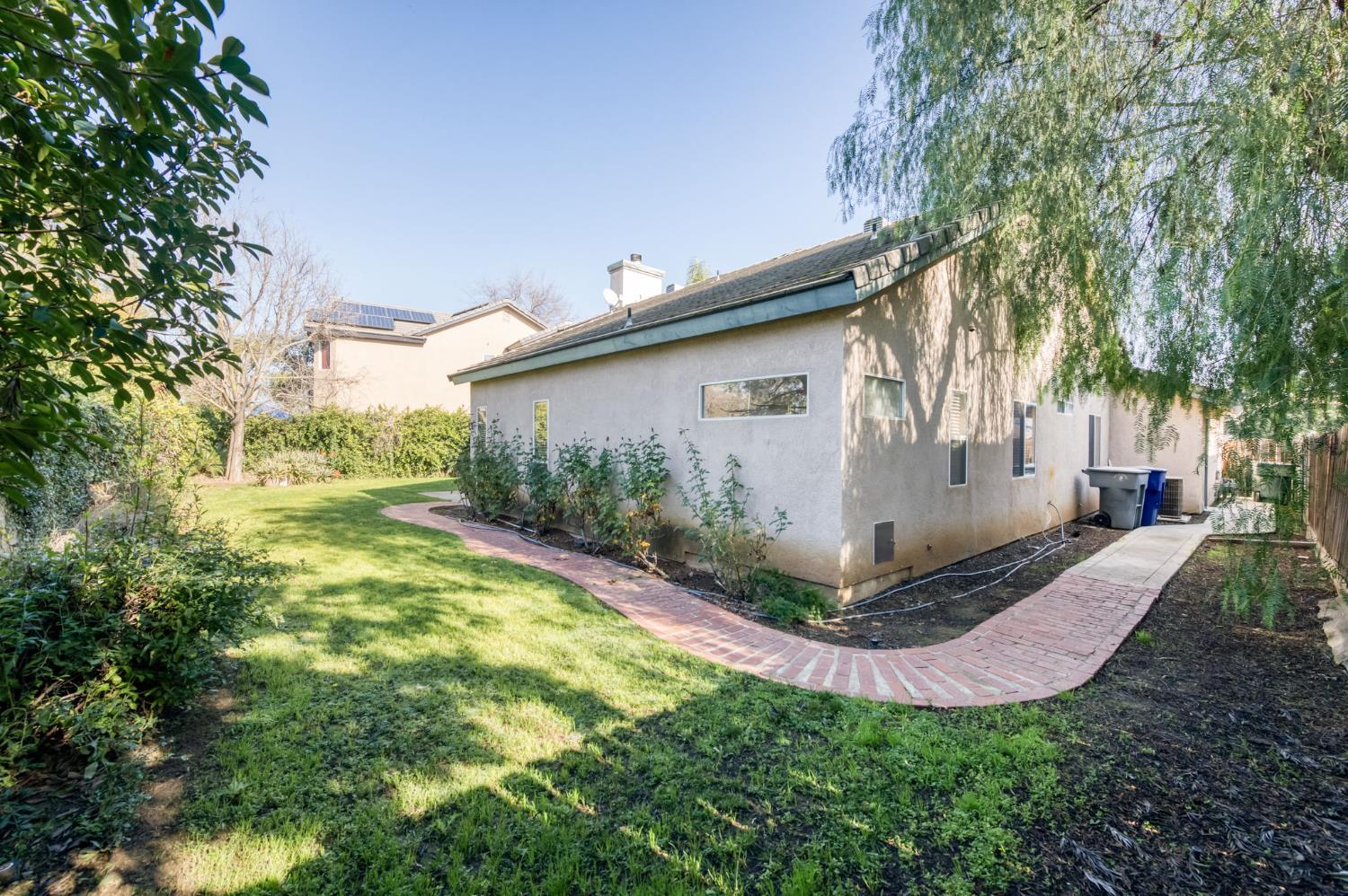 612 Hanson Ave, Clovis, CA 93611