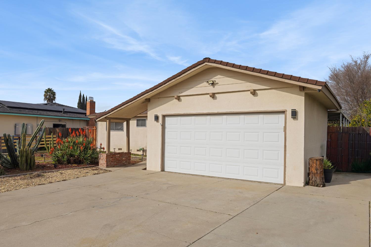 741 W Holland, Clovis, CA 93612