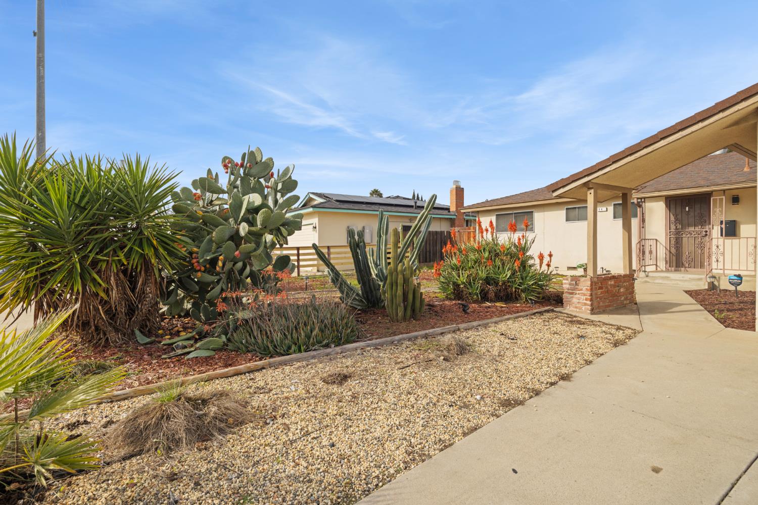 741 W Holland, Clovis, CA 93612