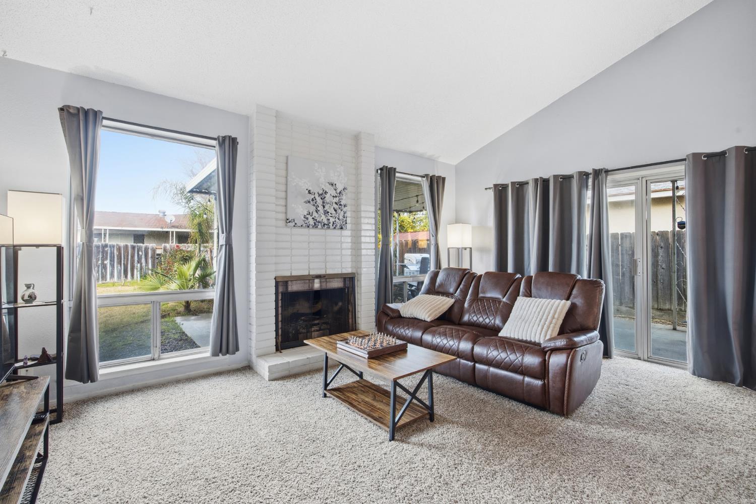 741 W Holland, Clovis, CA 93612