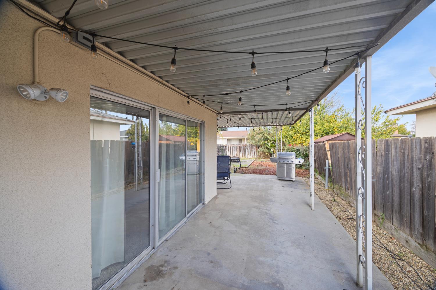 741 W Holland, Clovis, CA 93612