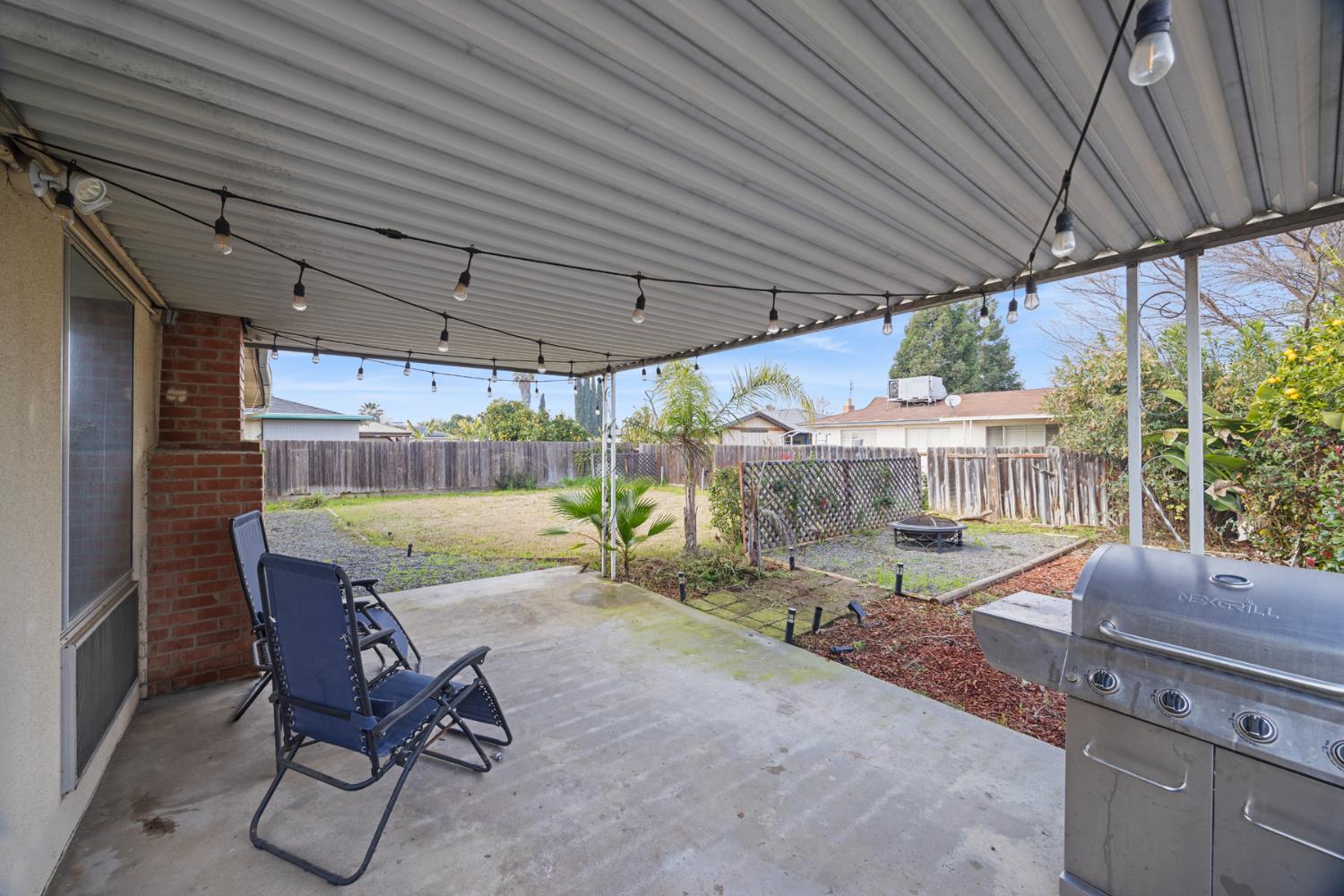 741 W Holland, Clovis, CA 93612