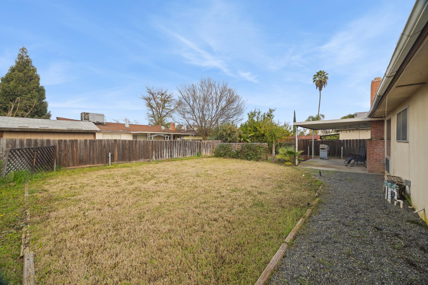 741 W Holland, Clovis, CA 93612