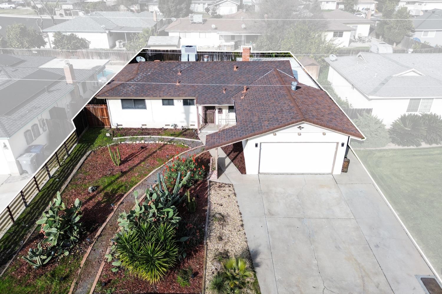 741 W Holland, Clovis, CA 93612