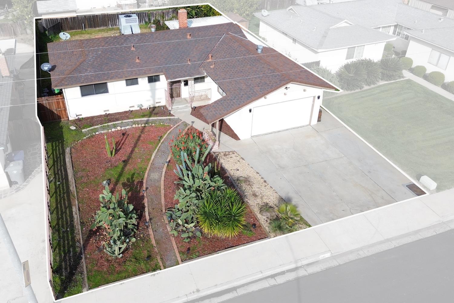 741 W Holland, Clovis, CA 93612