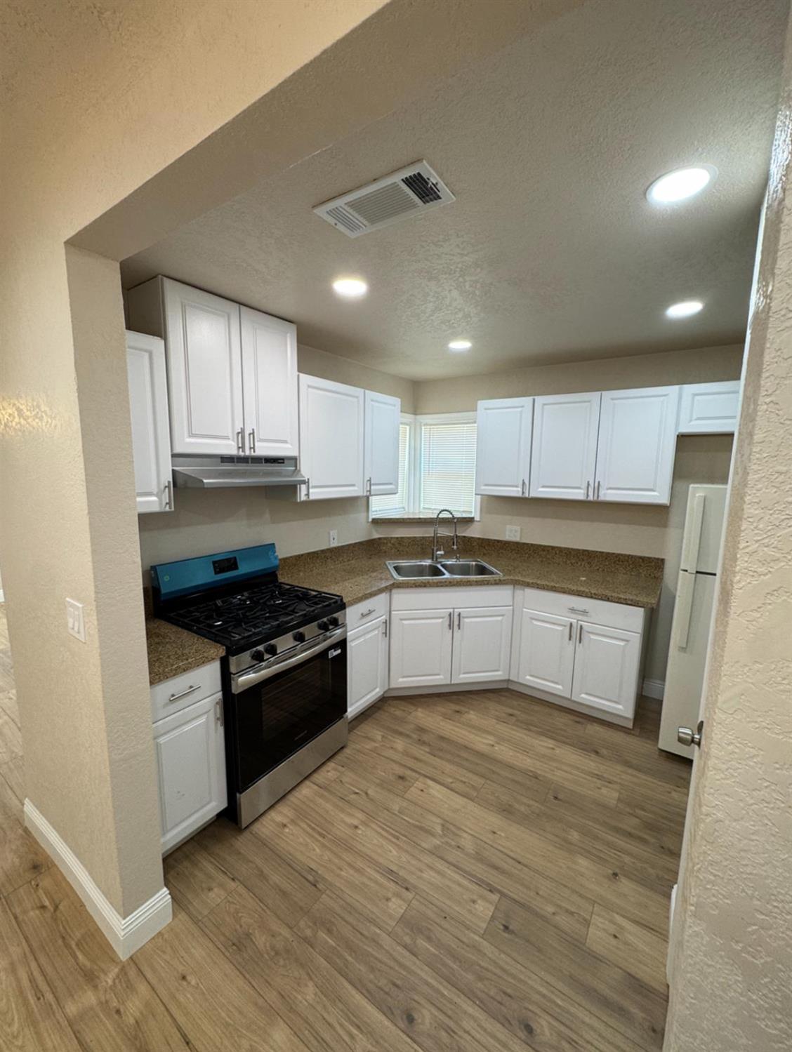 2338 Lotus Ave, Fresno, CA 93706