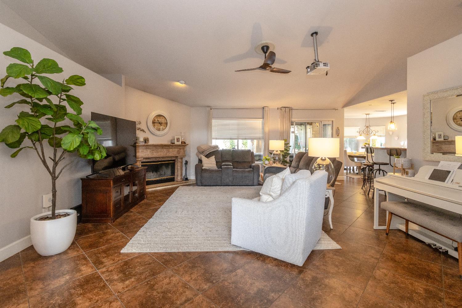 1824 E Lester Ave, Fresno, CA 93720