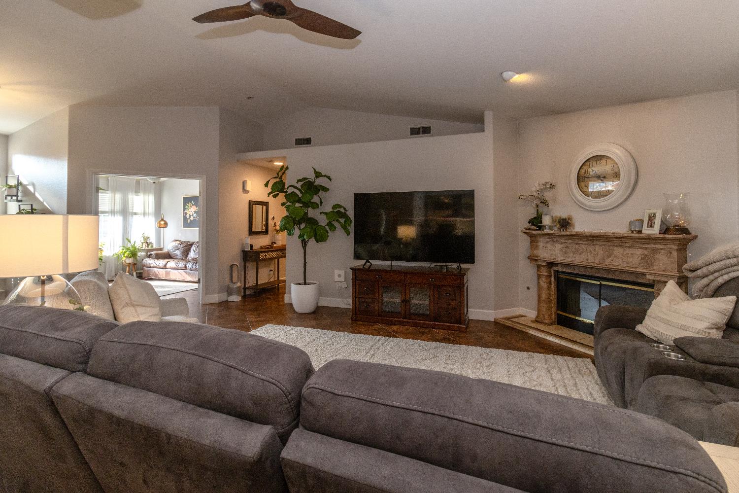 1824 E Lester Ave, Fresno, CA 93720