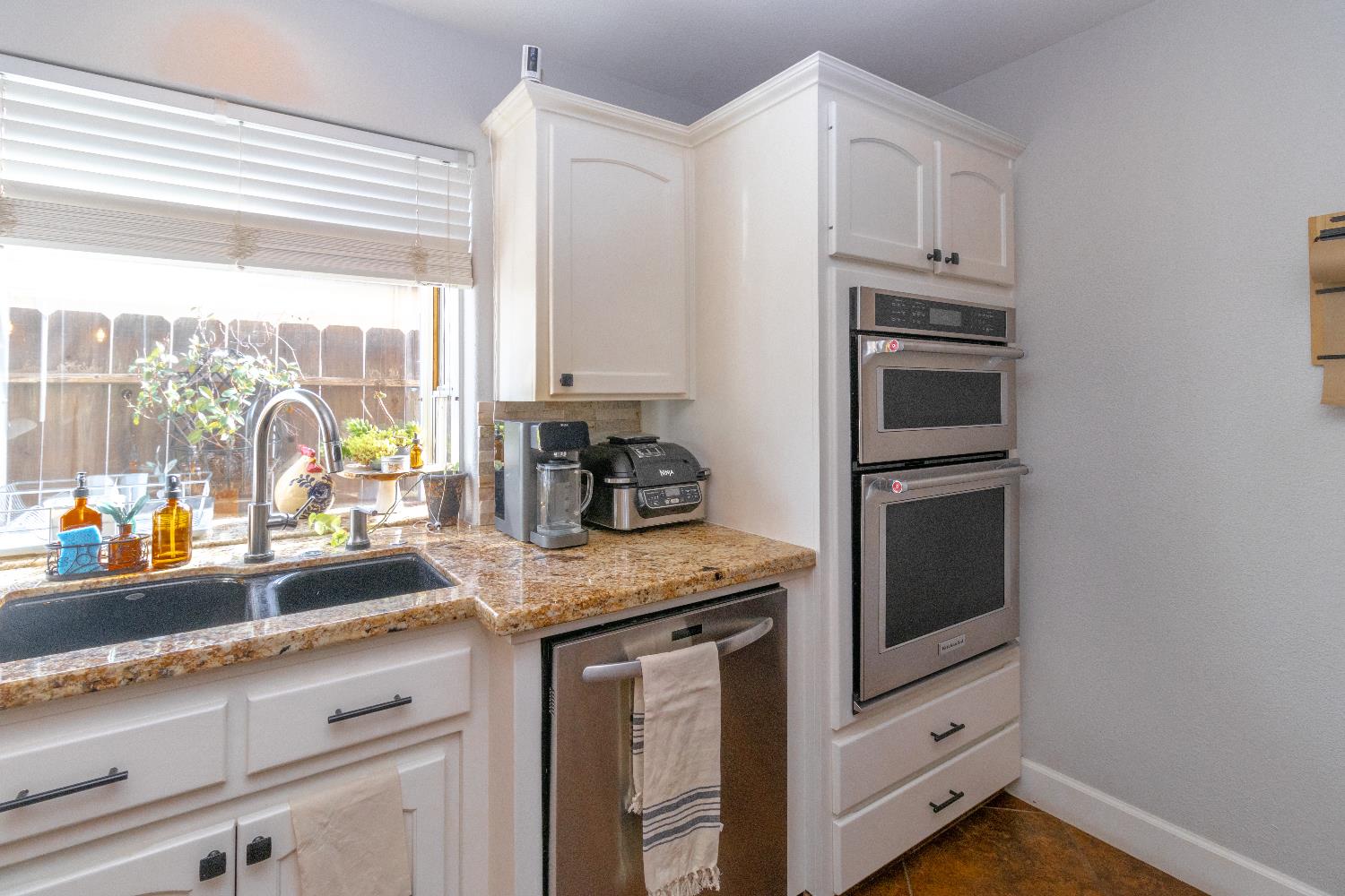 1824 E Lester Ave, Fresno, CA 93720