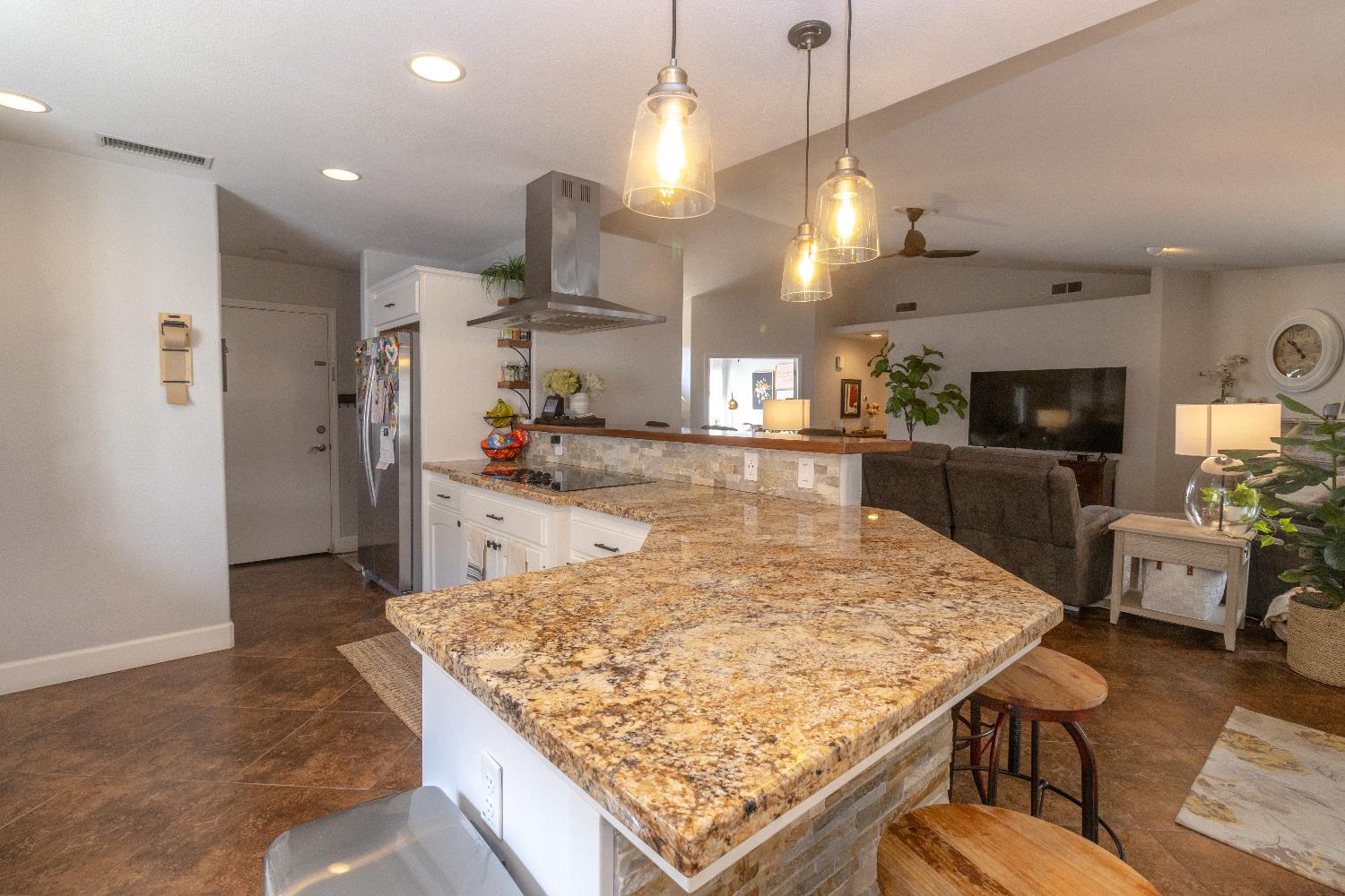 1824 E Lester Ave, Fresno, CA 93720