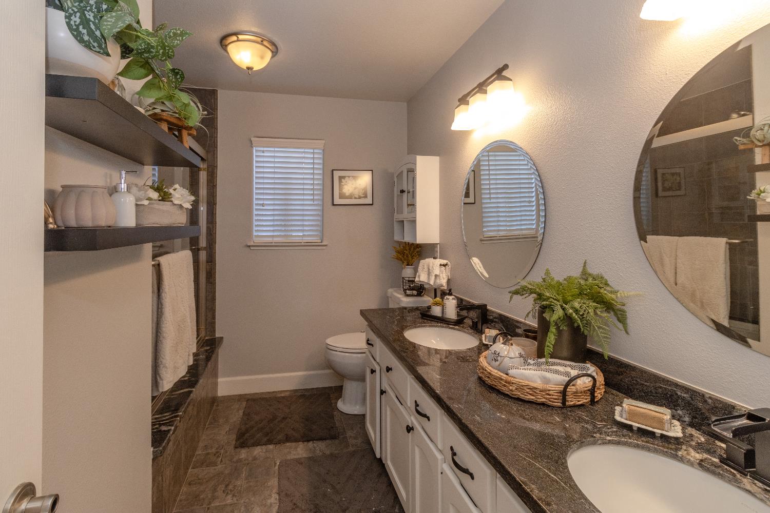 1824 E Lester Ave, Fresno, CA 93720