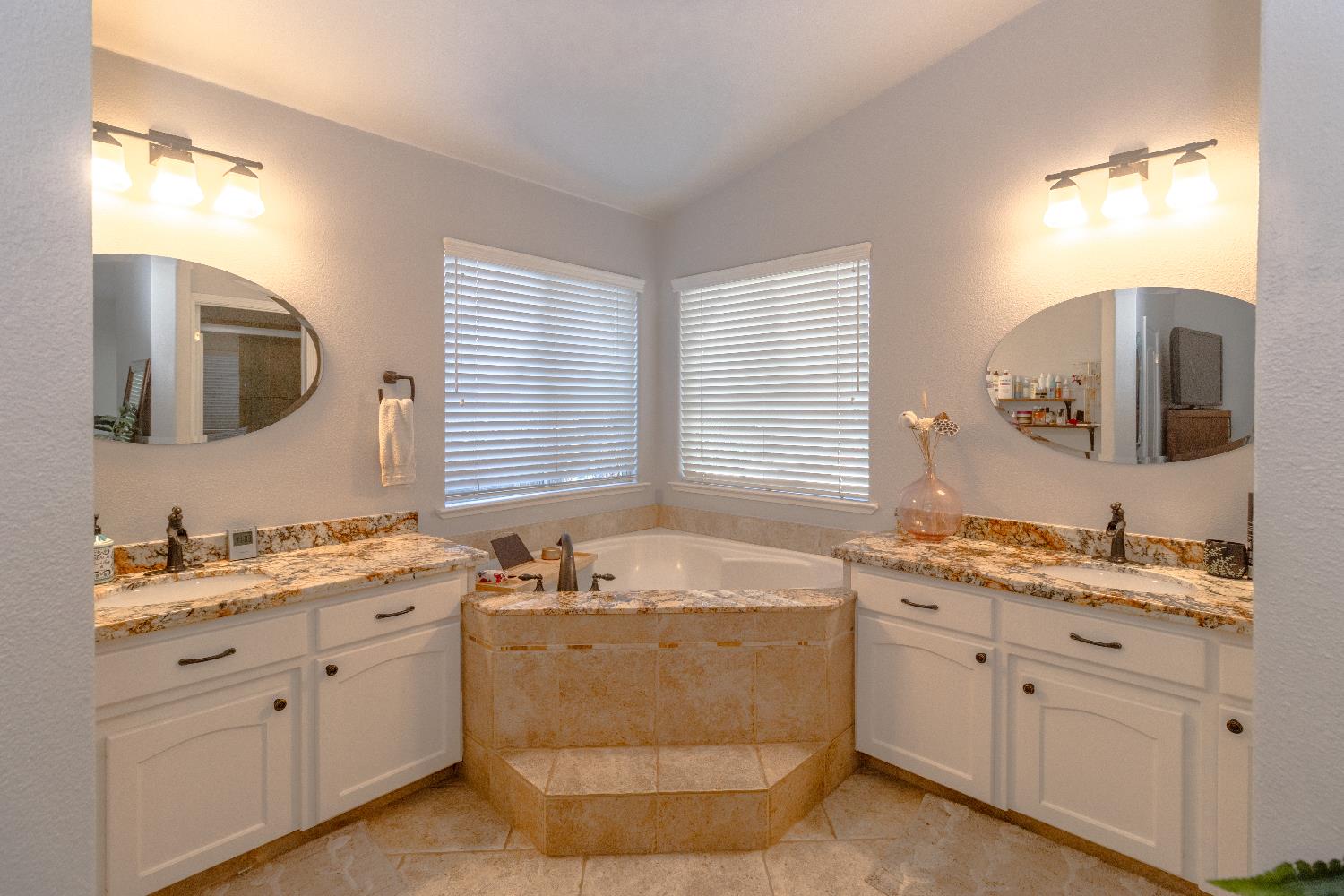 1824 E Lester Ave, Fresno, CA 93720