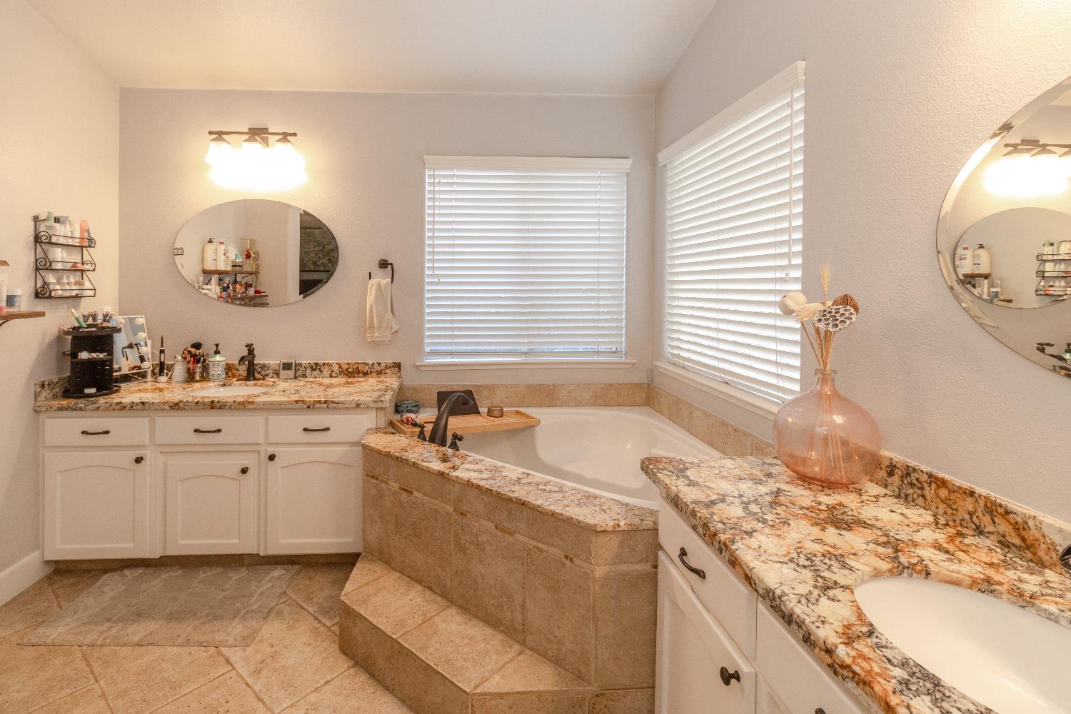 1824 E Lester Ave, Fresno, CA 93720