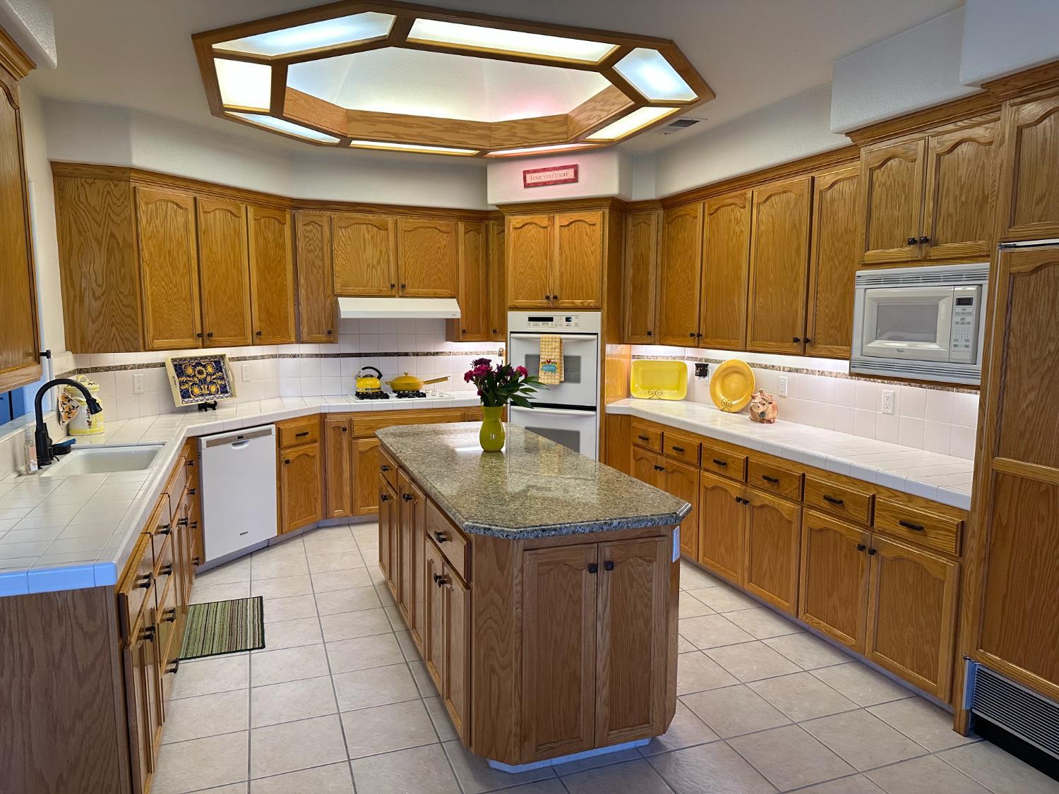 2202 W Lincoln Ave, Fresno, CA 93706