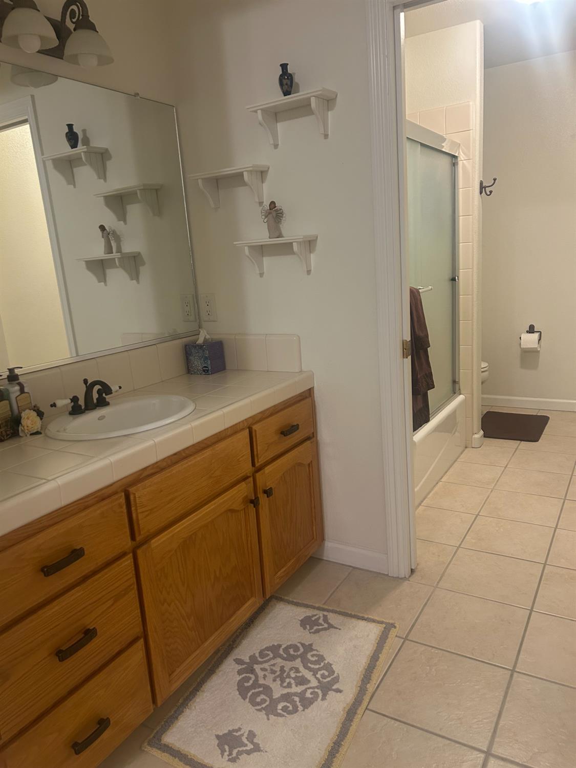 2202 W Lincoln Ave, Fresno, CA 93706