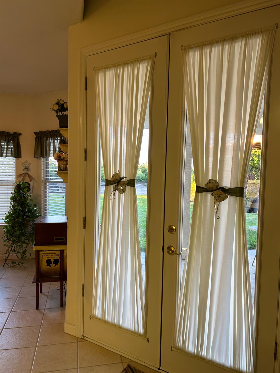 2202 W Lincoln Ave, Fresno, CA 93706