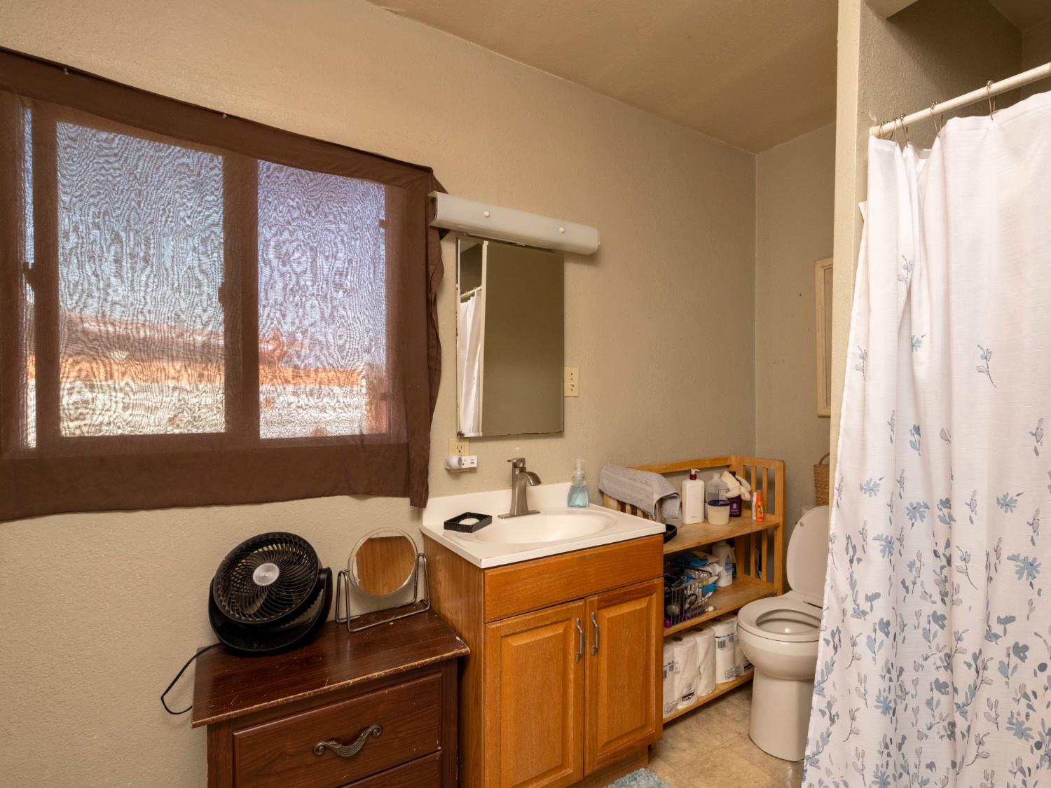 2146 W Dudley Ave, Fresno, CA 93728