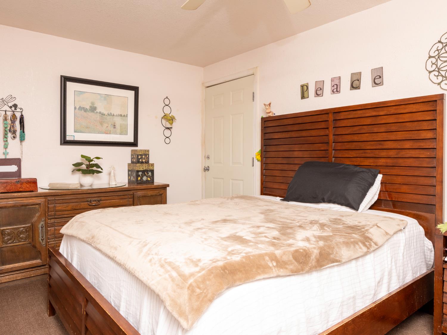 2146 W Dudley Ave, Fresno, CA 93728