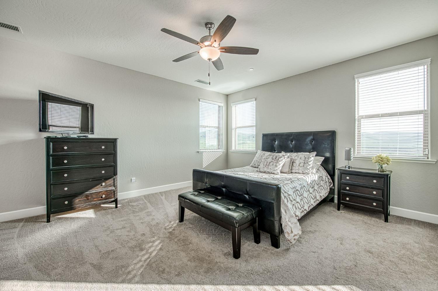 19733 Desert Willow Ln, Friant, CA 93626