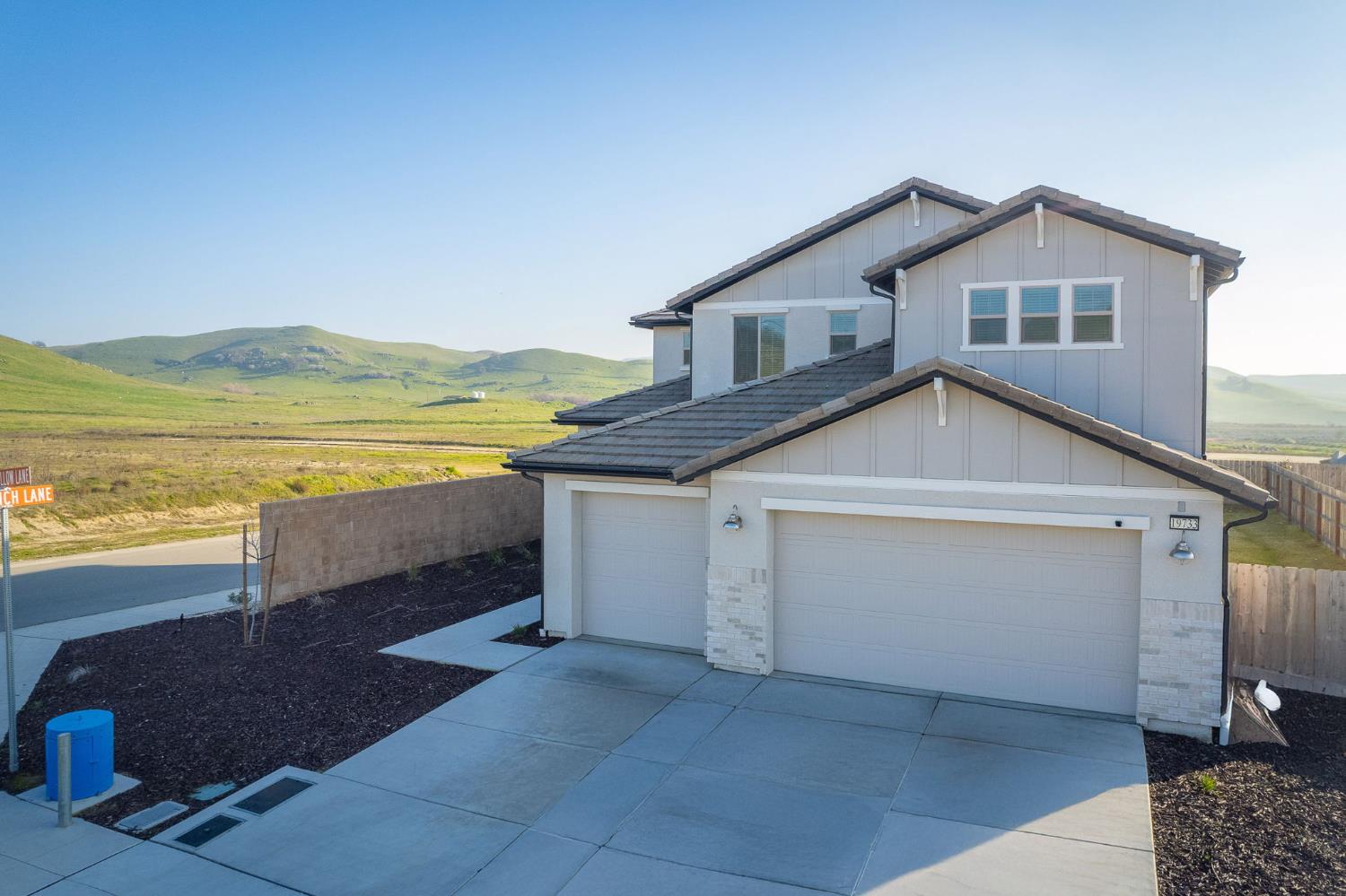 19733 Desert Willow Ln, Friant, CA 93626