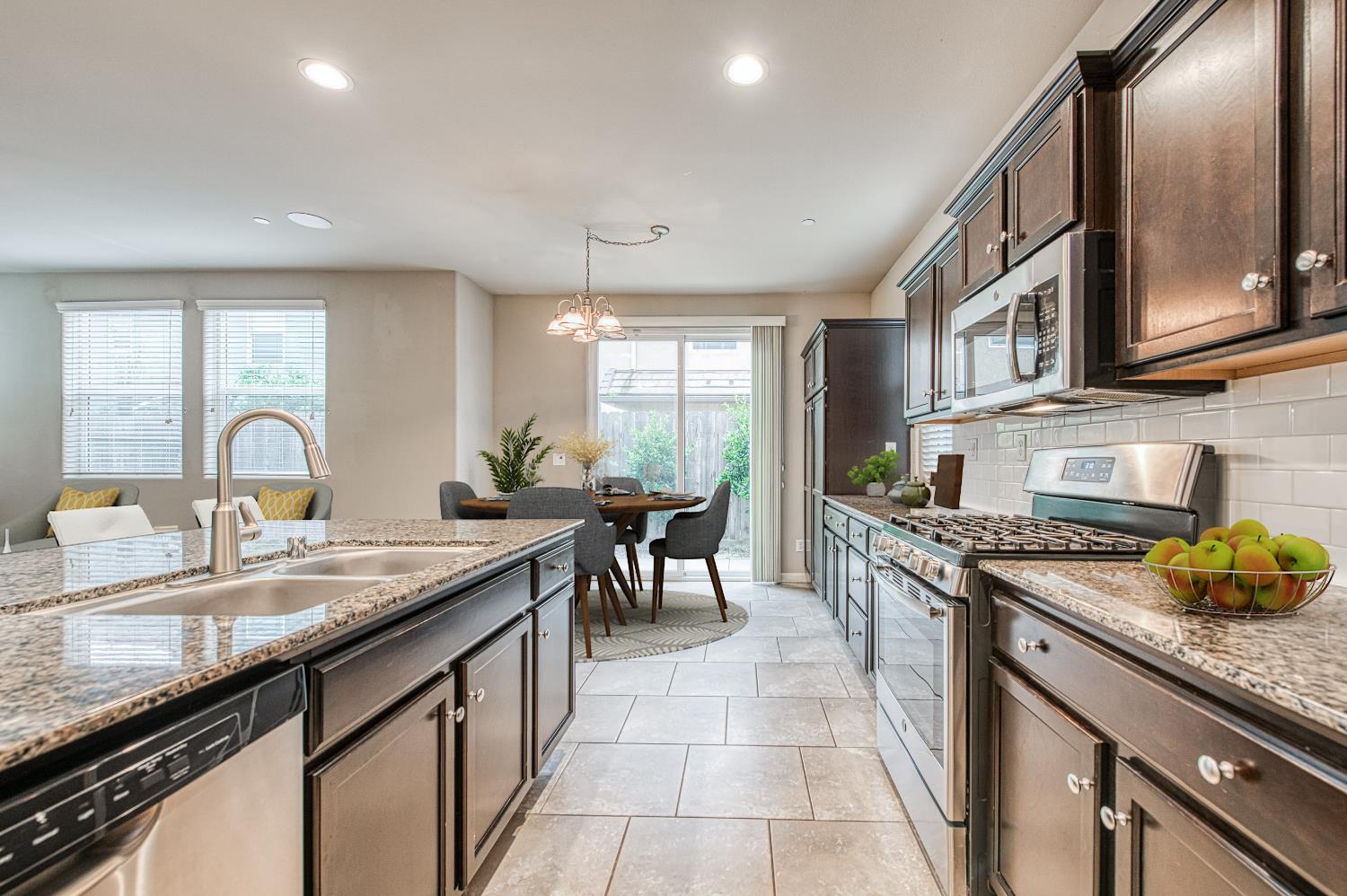 1528 Lambourn Way, Clovis, CA 93619