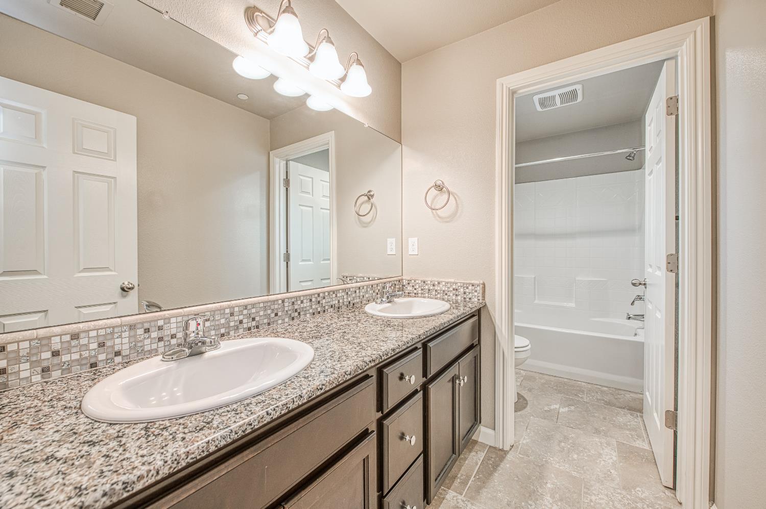 1528 Lambourn Way, Clovis, CA 93619