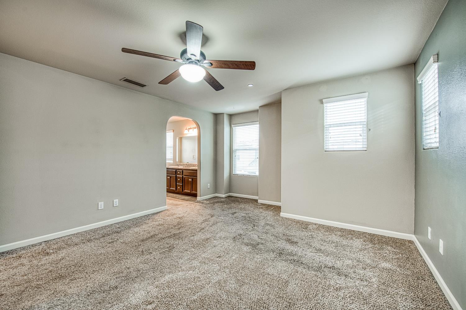 1528 Lambourn Way, Clovis, CA 93619