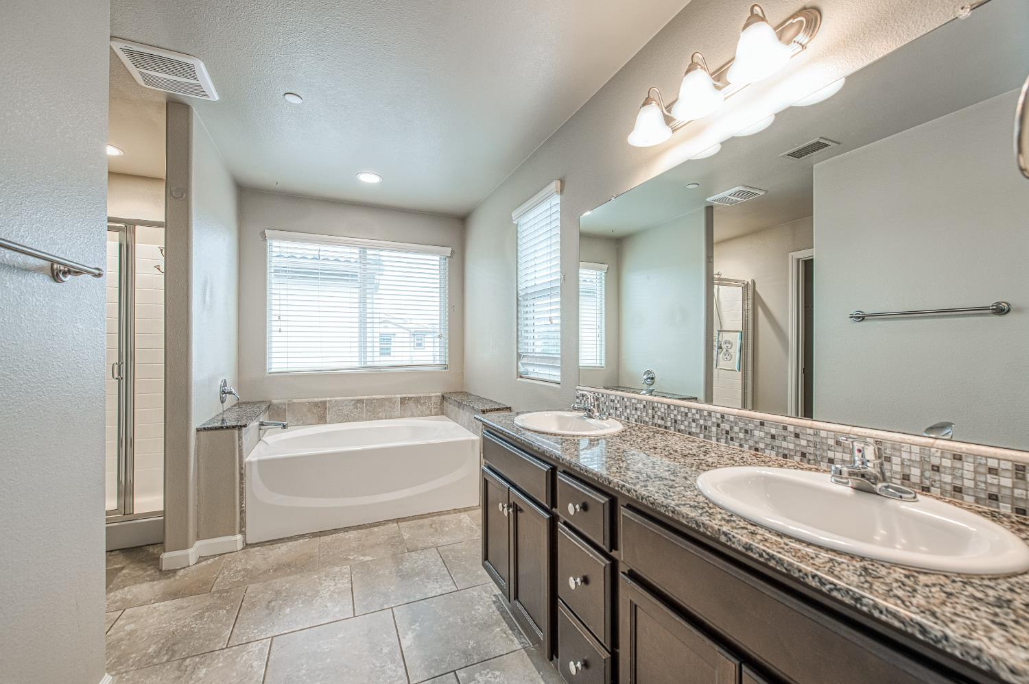 1528 Lambourn Way, Clovis, CA 93619