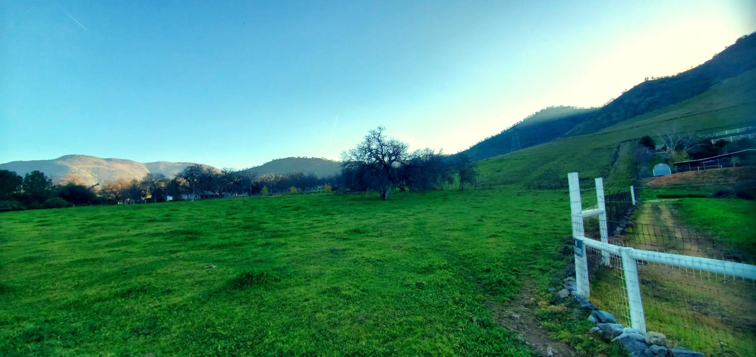 6 0 N Elwood Rd, Sanger, CA 93657