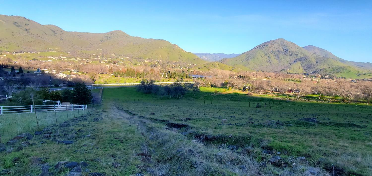 6 0 N Elwood Rd, Sanger, CA 93657