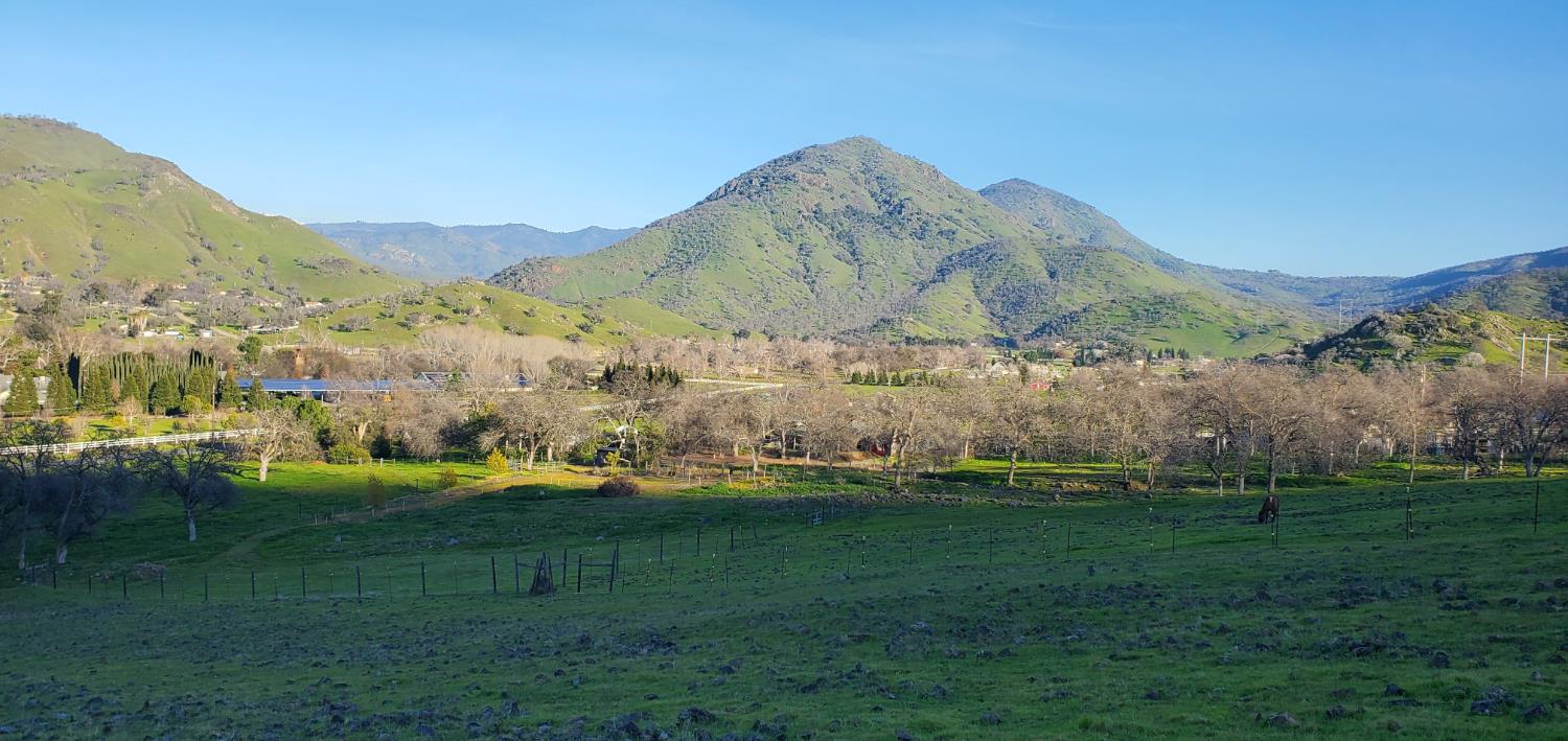 6 0 N Elwood Rd, Sanger, CA 93657