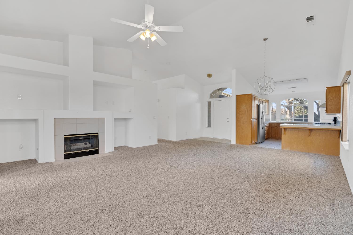 8590 N Sierra Vista Ave, Fresno, CA 93720