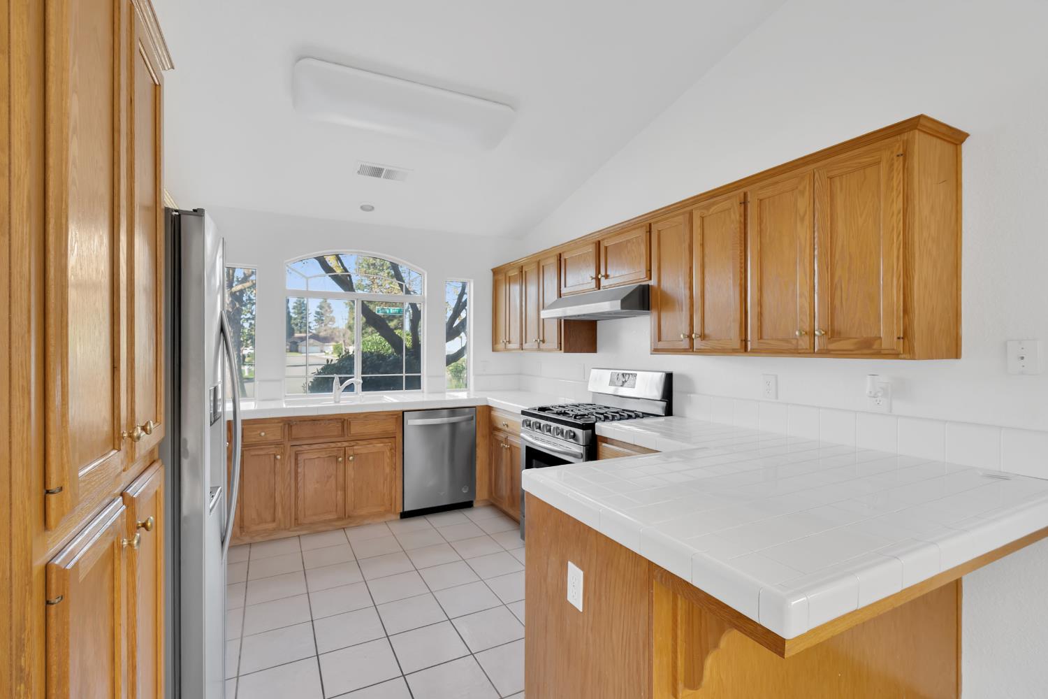 8590 N Sierra Vista Ave, Fresno, CA 93720