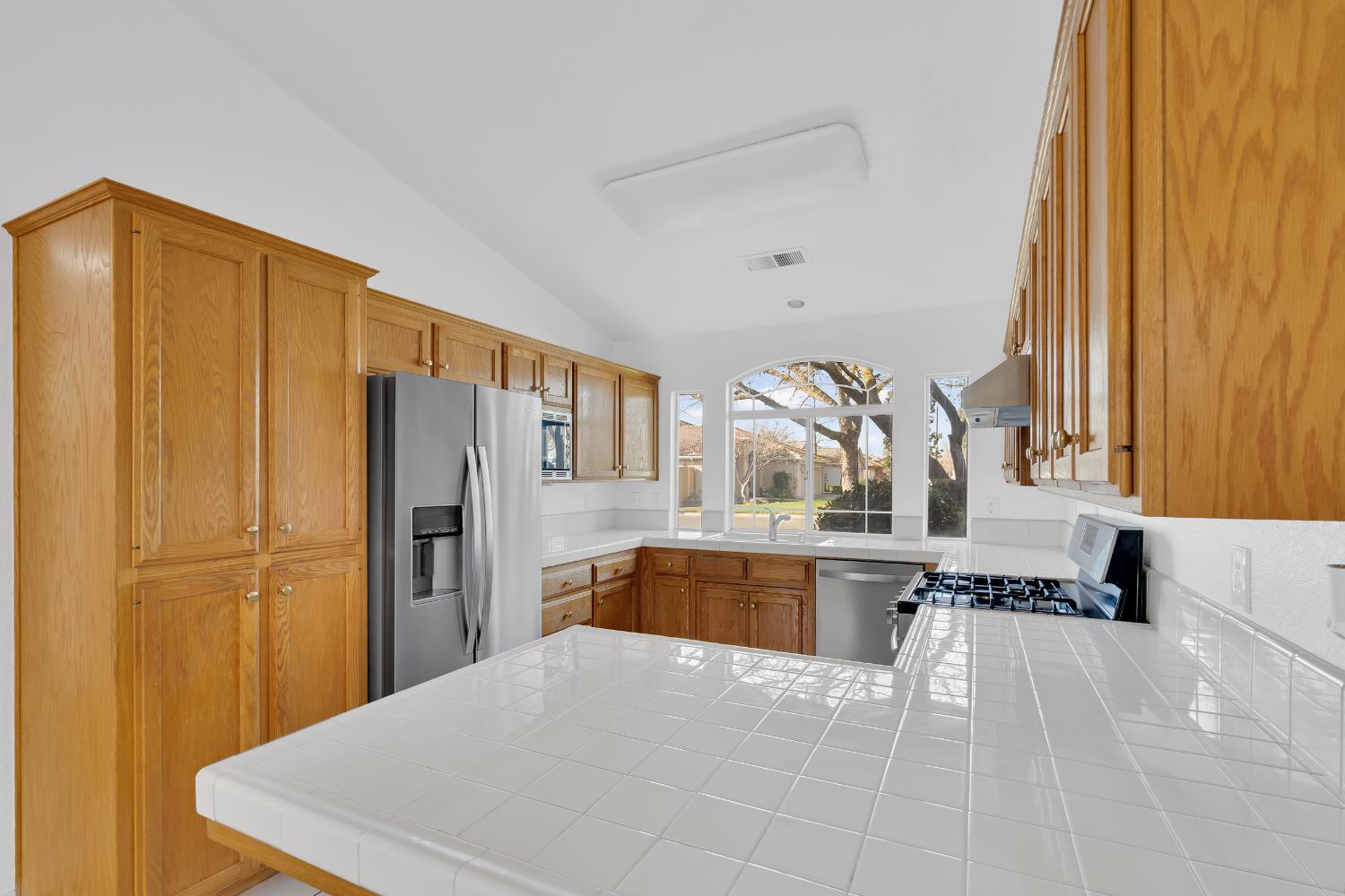 8590 N Sierra Vista Ave, Fresno, CA 93720