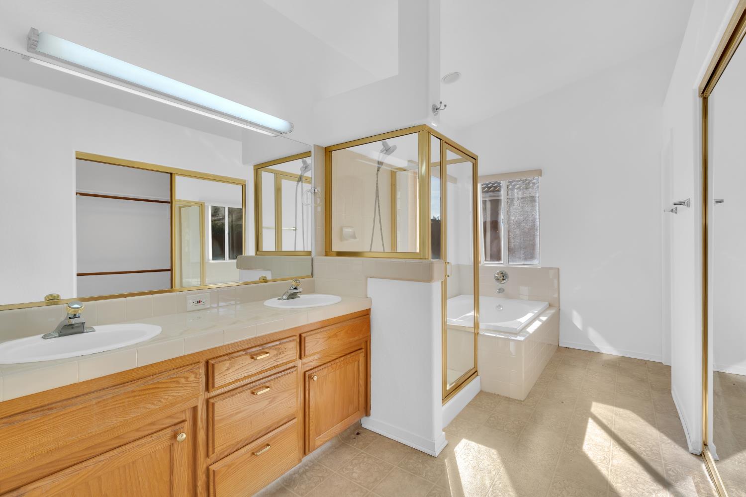 8590 N Sierra Vista Ave, Fresno, CA 93720