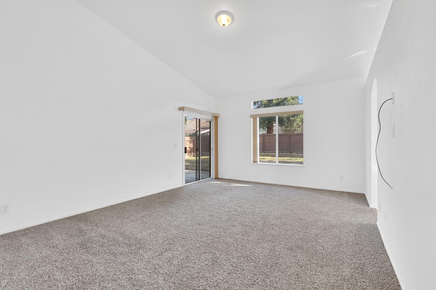 8590 N Sierra Vista Ave, Fresno, CA 93720