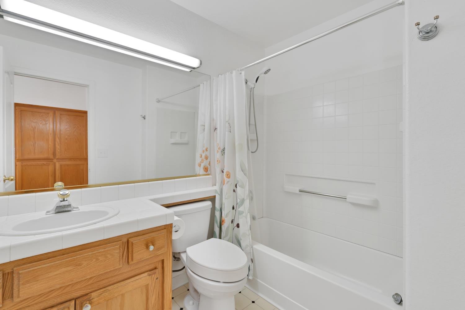 8590 N Sierra Vista Ave, Fresno, CA 93720