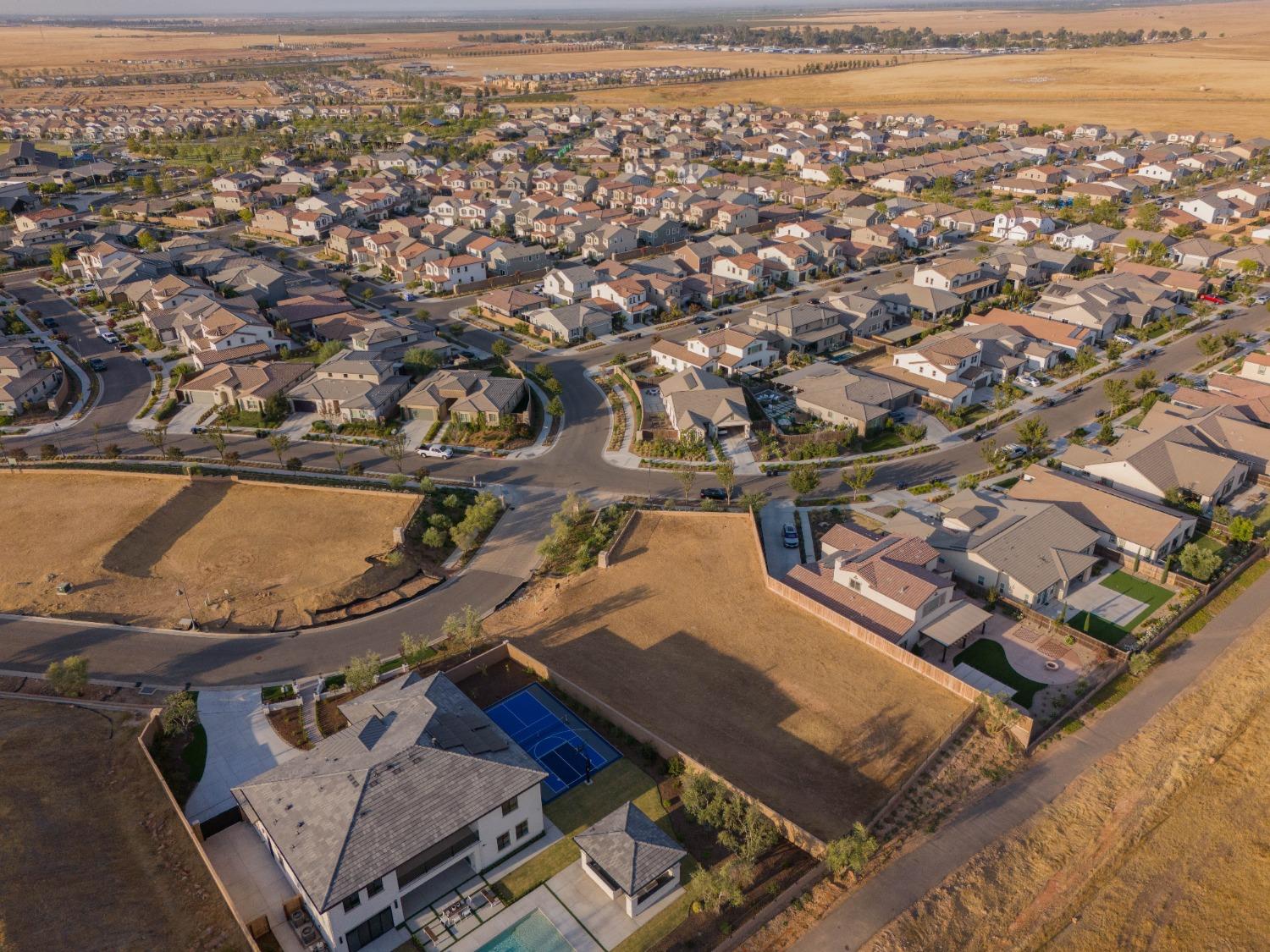 748 Ridgebank Ave, Madera, CA 93636