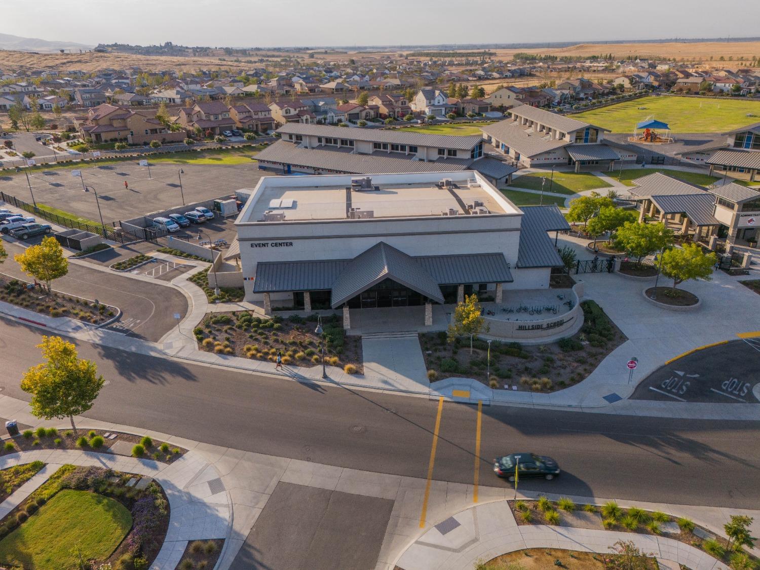 748 Ridgebank Ave, Madera, CA 93636