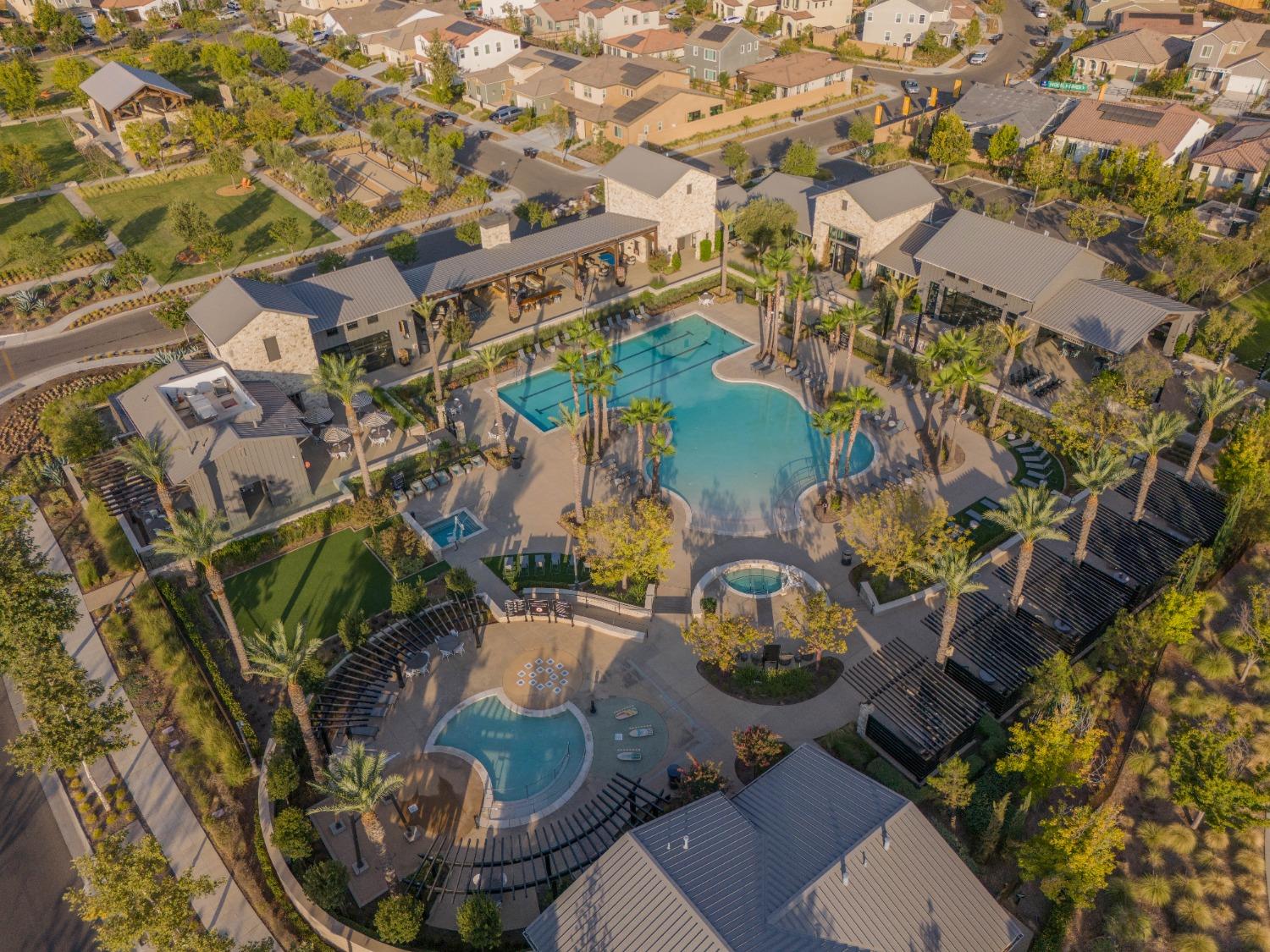 748 Ridgebank Ave, Madera, CA 93636