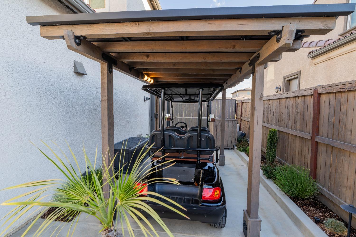 748 Ridgebank Ave, Madera, CA 93636