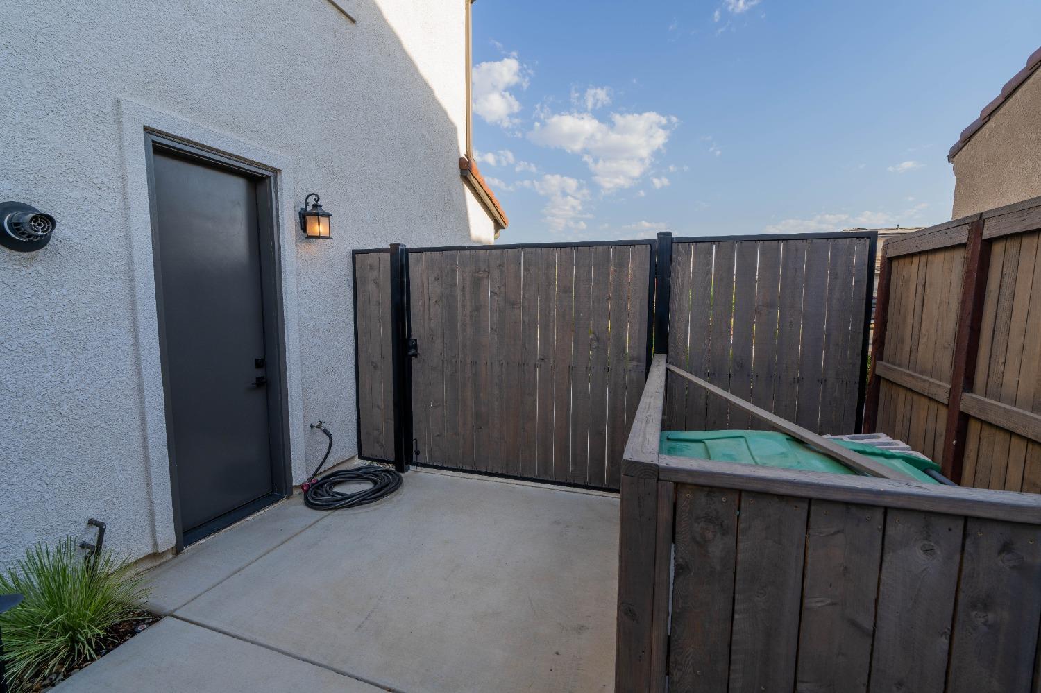 748 Ridgebank Ave, Madera, CA 93636