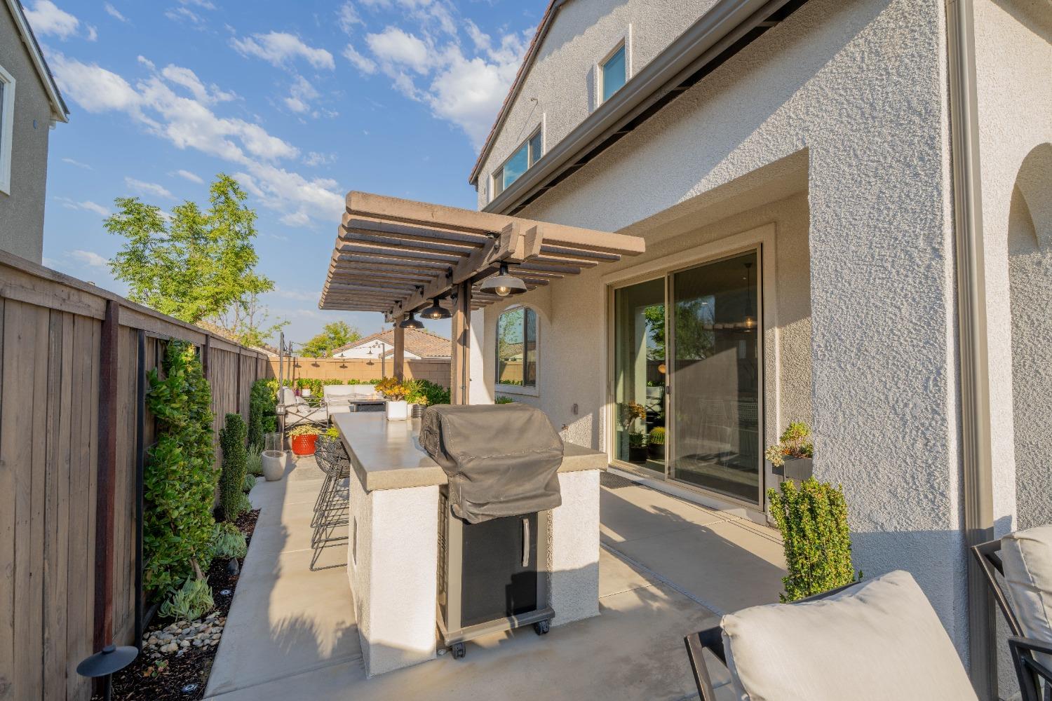 748 Ridgebank Ave, Madera, CA 93636