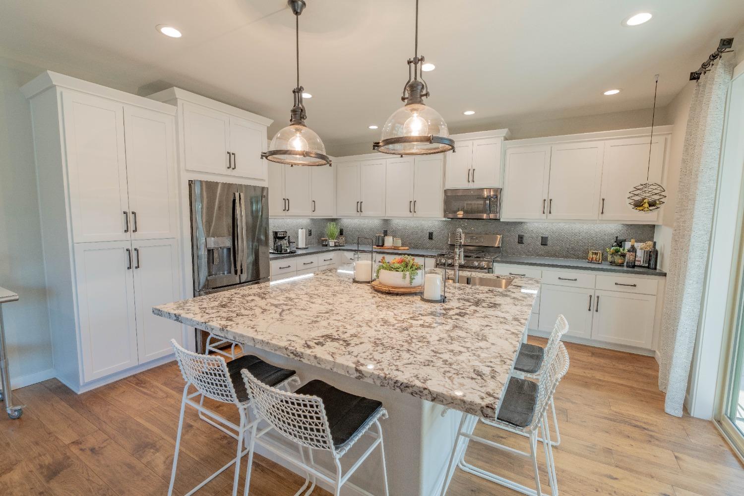 748 Ridgebank Ave, Madera, CA 93636