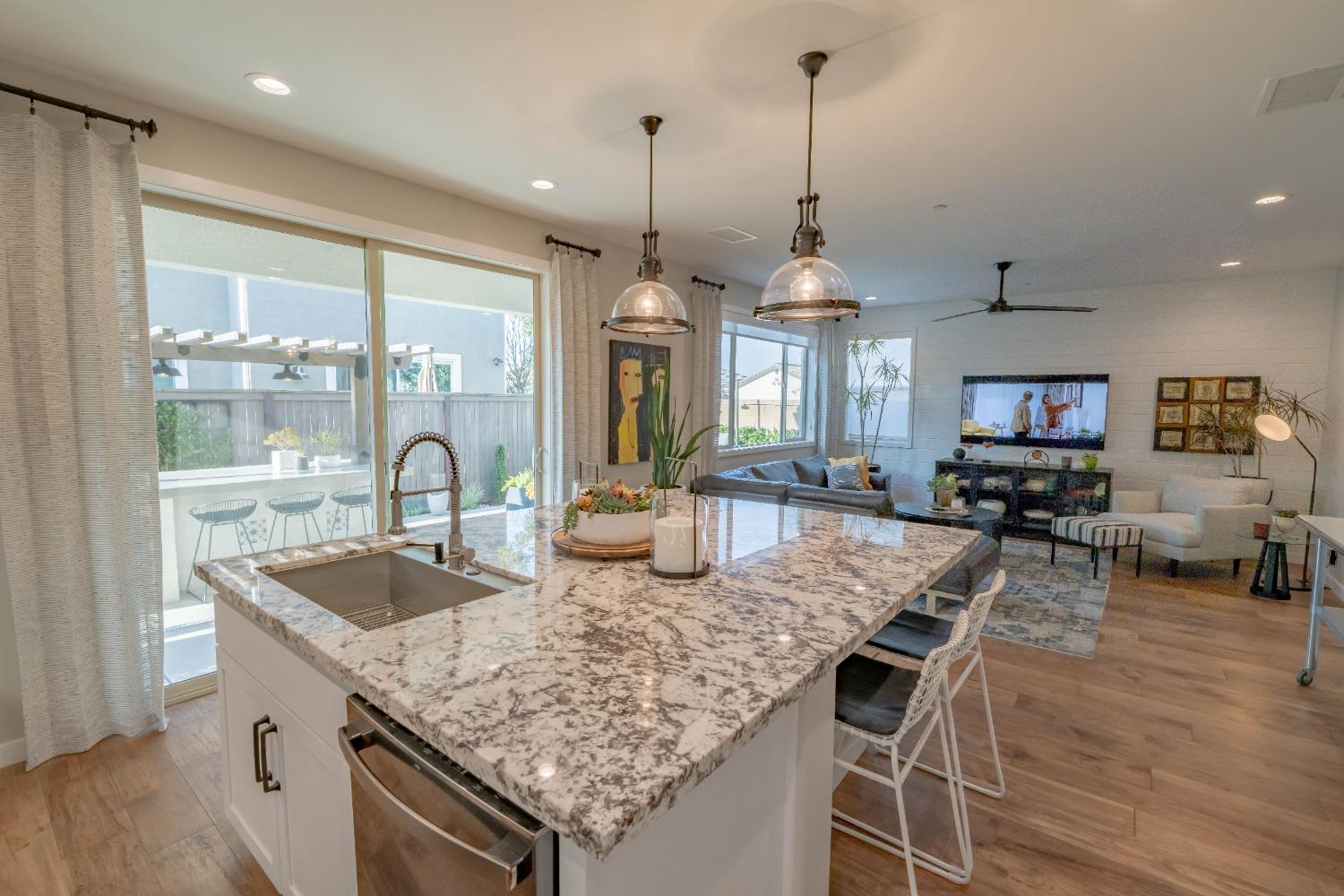 748 Ridgebank Ave, Madera, CA 93636