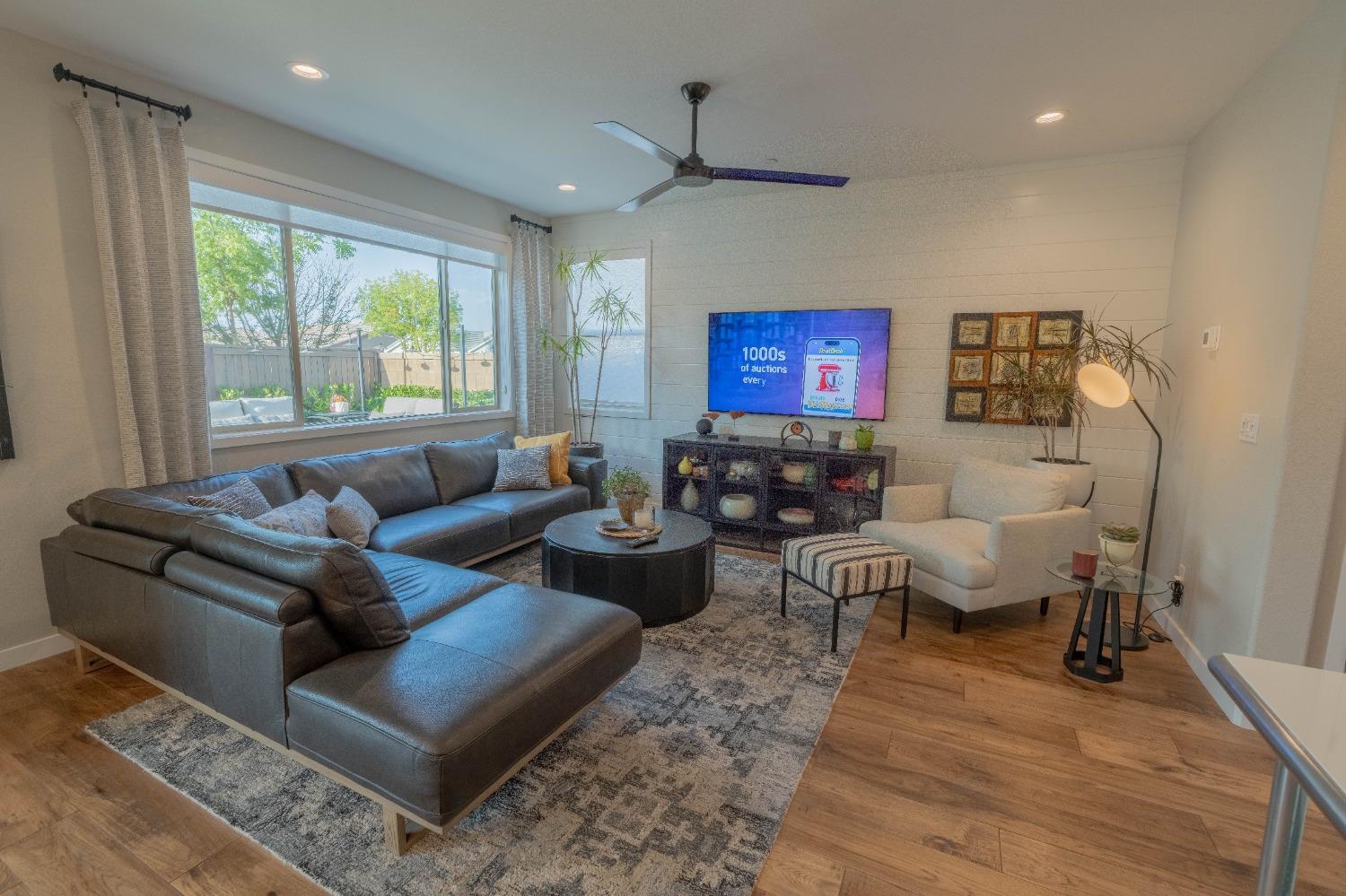 748 Ridgebank Ave, Madera, CA 93636